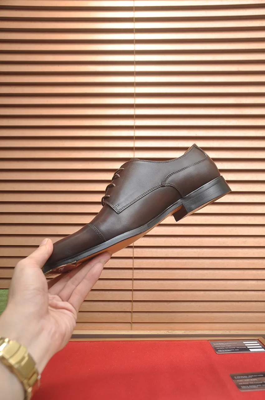 Men's shoes💰660💶 Brand: GUCCI (Gucci) Standard code: Men's code 39/44 (45/46 can be customized) Grade: Same as the official website Original quality Material: Original cowhide Water-dyed cowhide lining Original rubber outsole Style category: Men's fashionable casual leather shoes Distinguished big-name luxury elements top luxury Color: Actual picture